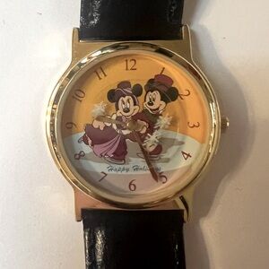 DISNEY CAST MEMBER HOLIDAY CELEBRATION WATCH 1998; MICKEY & MINNIE SKATING